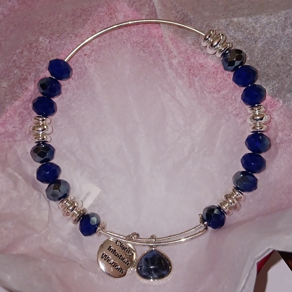 AVON Studio 1886 Charm Bracelet portraying Charm Intuition and Wisdom. - Picture 1 of 7